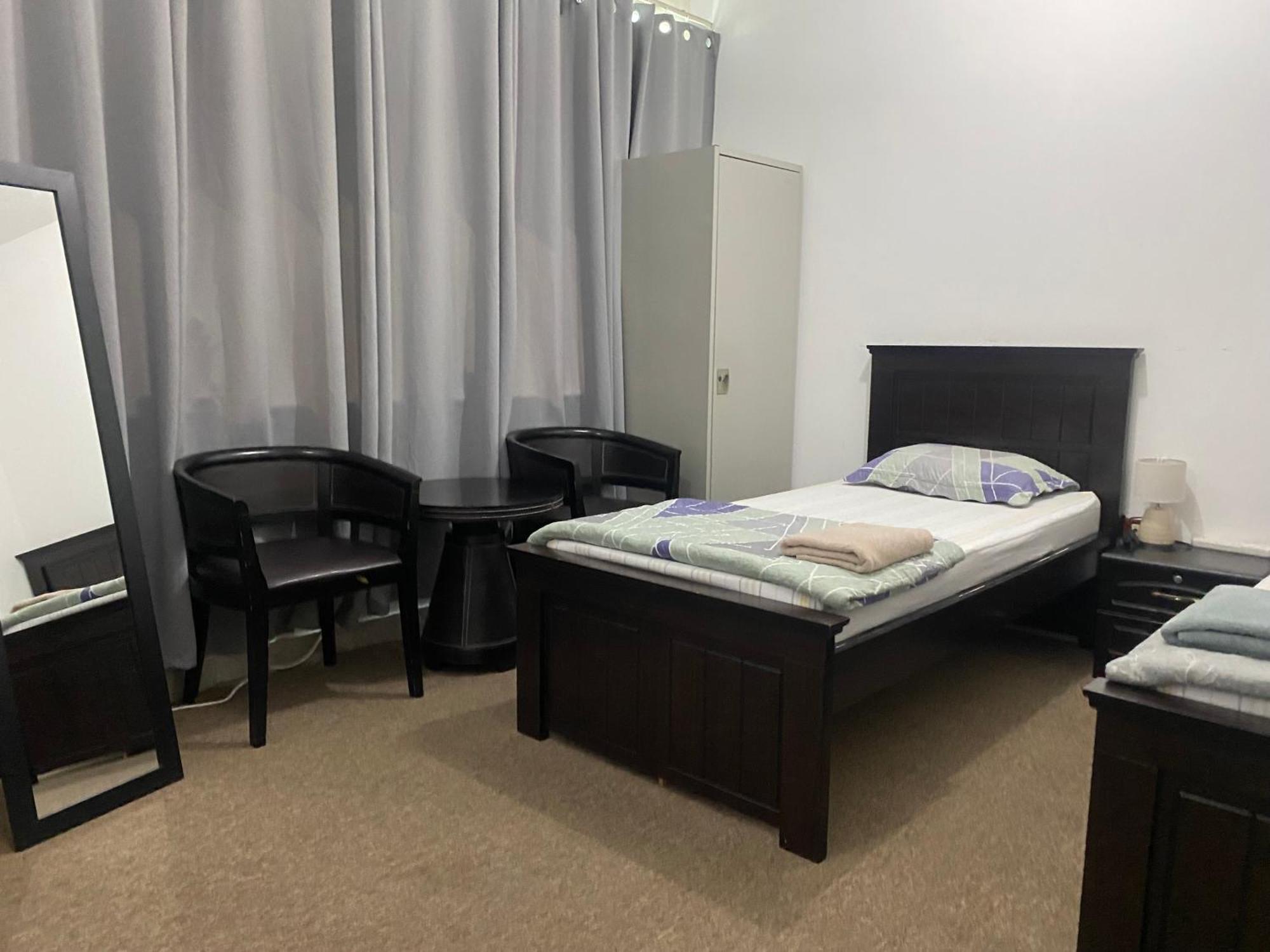 Twin With Shared Bathroom - No Parking Space