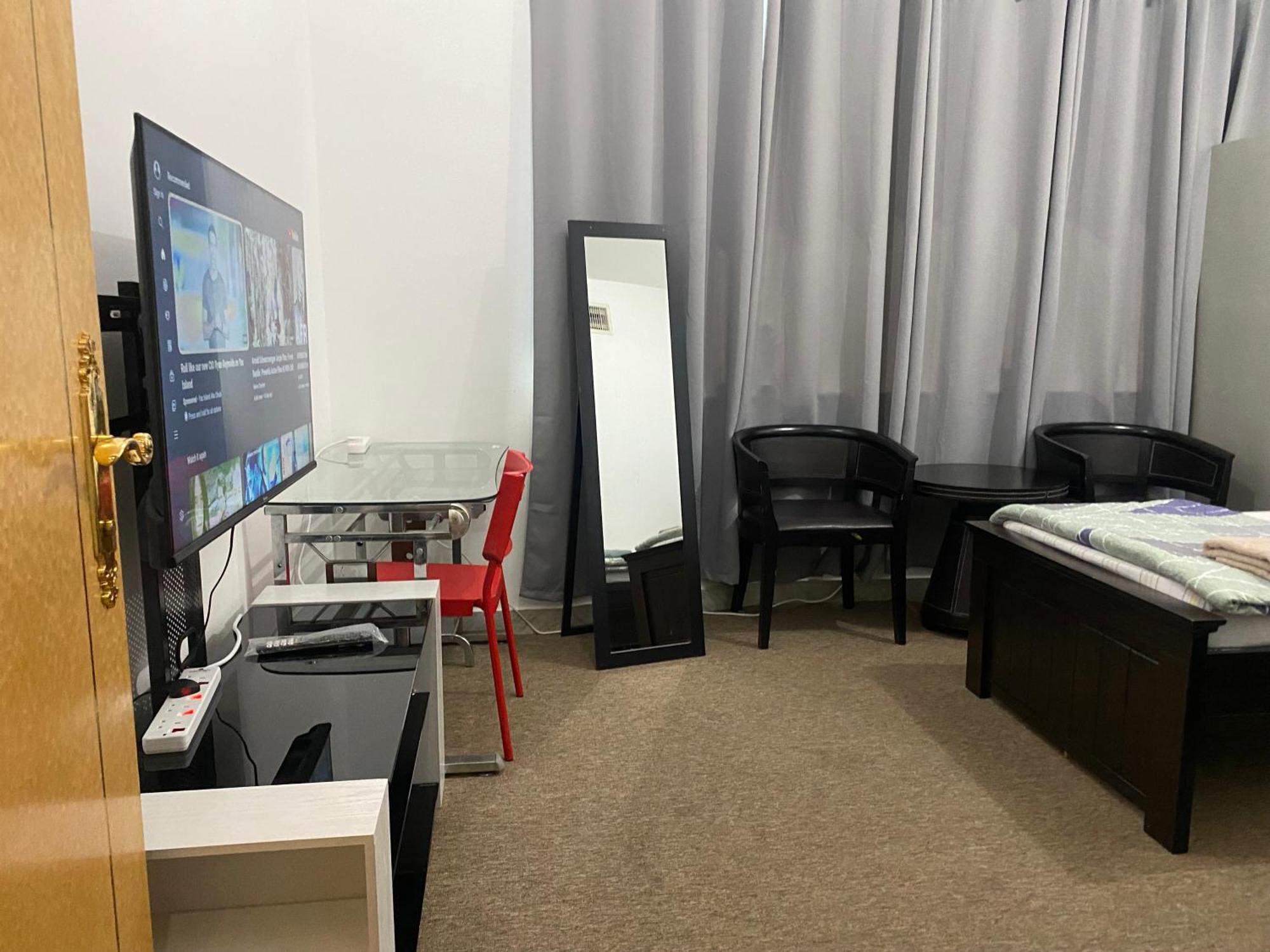 Twin With Shared Bathroom - No Parking Space
